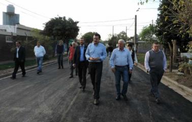 Galassi recorrió obras en Capitán Bermúdez y entregó aportes al municipio