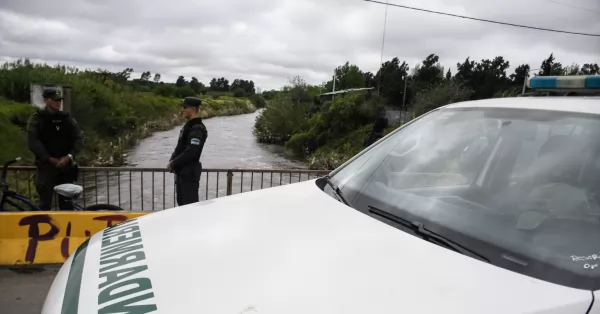 Un joven está desaparecido y sospechan que se perdió en las aguas del arroyo Ludueña de Rosario