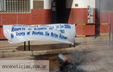 Protesta delante del municipio de Capitán Bermúdez