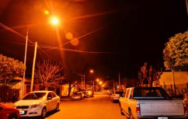 Barrio Islas Malvinas sumó otras siete cuadras de iluminación