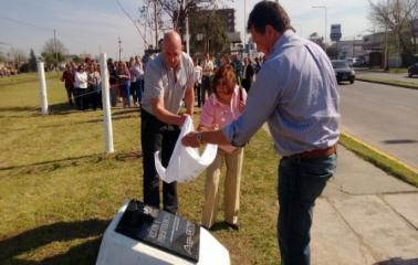 Inauguraron espacio urbano en homenaje a los jubilados docentes