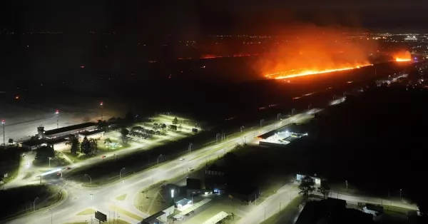 Controlaron el impresionante incendio en el predio al Aeropuerto de Sauce Viejo