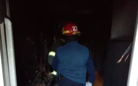 Bomberos rescataron a una anciana de un incendio 