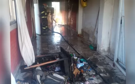 Un cable hizo cortocircuito y provocó un incendio en una casa de Bermúdez