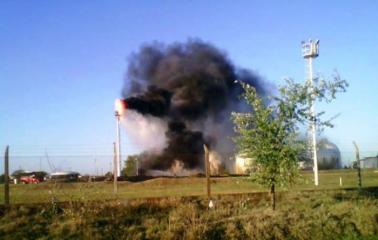 Incendio en una antorcha de la planta de YPF San Lorenzo
