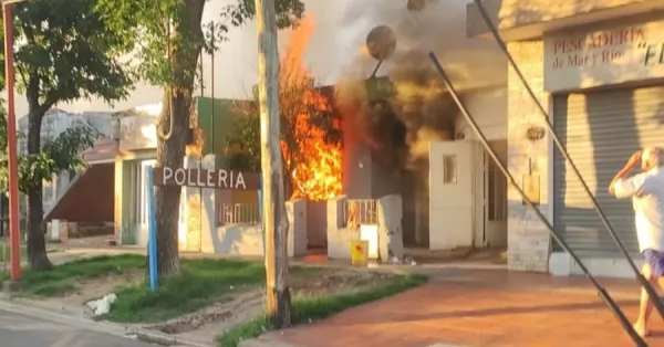 Puerto San Martín: Voraz incendio en una vivienda deja grandes pérdidas materiales 
