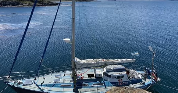 Rescataron a tripulantes de un velero en aguas del Canal Beagle en Tierra del Fuego