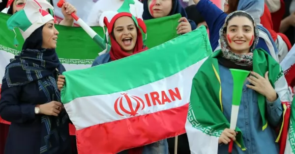 Después de 40 años, Irán les permitirá a las mujeres asistir a un partido de futbol local  