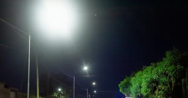 La Municipalidad encendió nuevas luminarias led en los barrios José Hernández y Villa Felisa