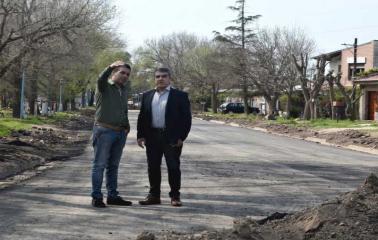 Traferri recorrió las obras de asfaltado en Fray Luis Beltrán
