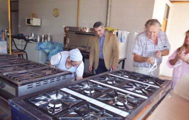 La Agrotécnica de Ricardone recibió una cocina industrial de manos de Traferri