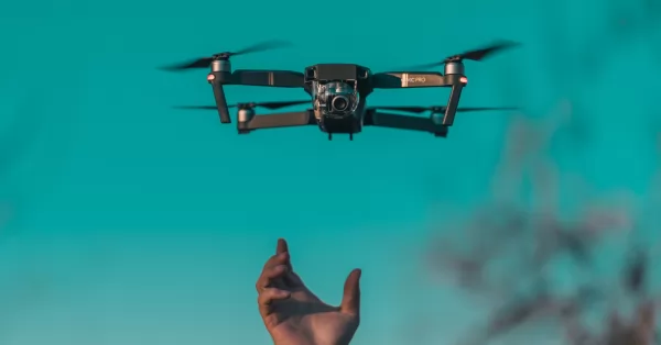 El Gobierno reglamentó el uso de drones y la optimización de aeropuertos