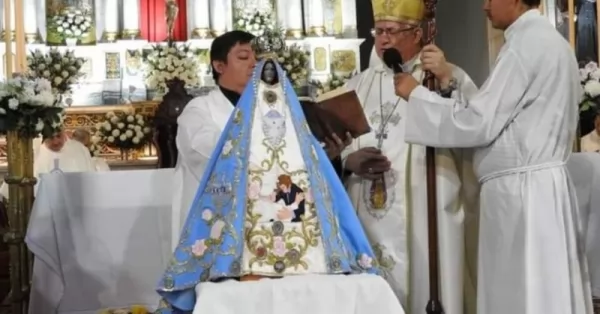 Catamarca: un bordado de Milei con el Papa en el manto de la Virgen del Valle generó polémica