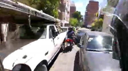 El motociclista que evadió control policial cometió infracciones por un millón de pesos