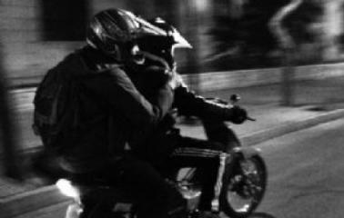  Automovilista evitó que dos motochorros robaran a una estudiante