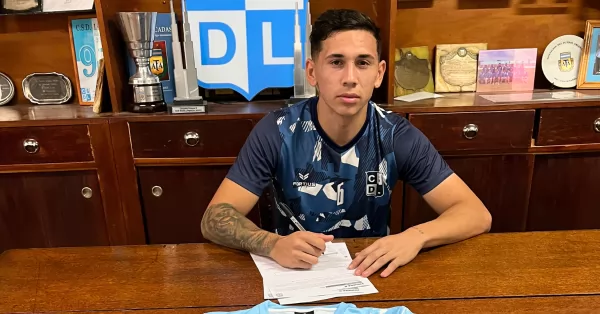 El puertense Nicolás Cáceres firmó su primer contrato profesional  