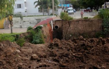 A paso lento avanzan las obras del nuevo puente sobre el Arroyo San Lorenzo