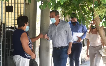 El intendente de Rosario admitió haberse vacunado contra el coronavirus