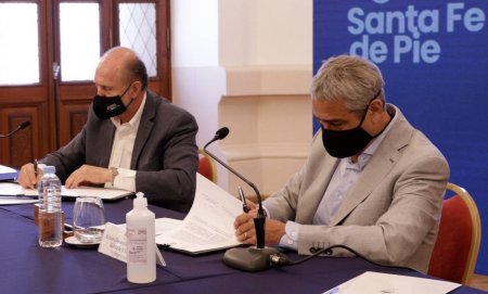 Ferraresi y Perotti firmaron convenios para llevar soluciones habitacionales a la provincia de Santa Fe