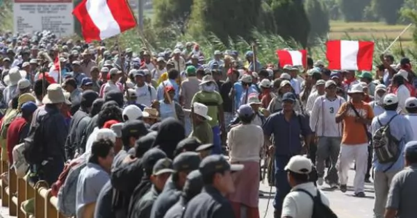 Gobierno de Perú saca al Ejército a las calles ante las protestas por la destitución de Castillo