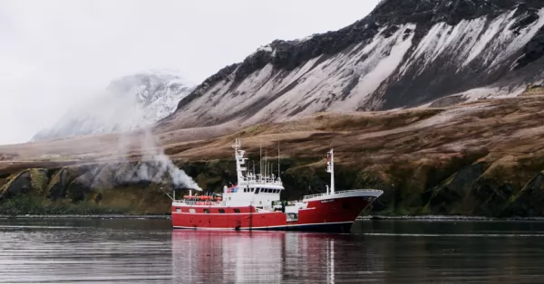 La corona británica amplió su zona exclusiva de pesca en las Islas Malvinas y exigen que la canciller Mondino explique la situación 