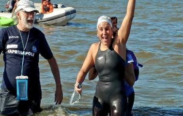 Pilar Geijo cruzó a nado el Río de la Plata en el Día de la Mujer