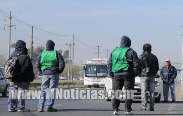 Siguen los cortes en el Cordón Industrial pero el transporte público funciona