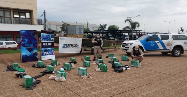 Prefectura secuestró más de 300 kilos de marihuana que ingresaban al país en una embarcación