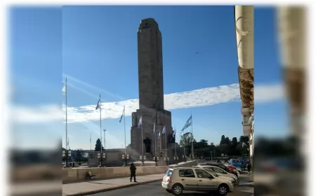 El cielo de Rosario anticipa el Día de la Bandera con una increíble postal
