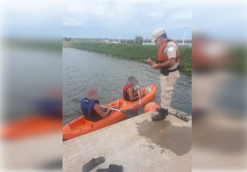 Prefectura rescató a dos kayakistas y a cuatro navegantes que se les hundió su embarcación