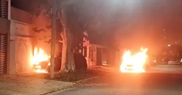 Para Pullaro los incendios de 13 autos en Rosario fueron “ataques terroristas”
