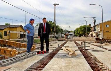 Esperan concluir en menos de dos meses las obras del puente sobre el Arroyo San Lorenzo