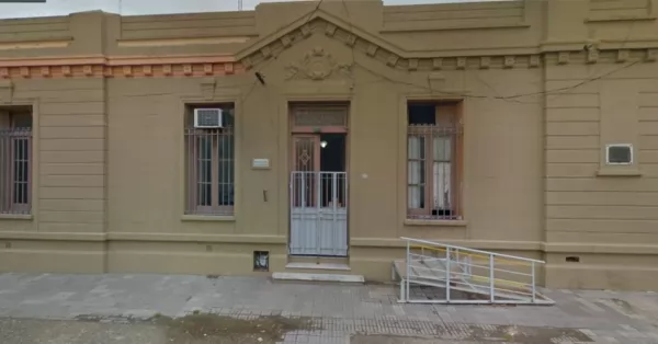 Hable ahora o calle para siempre: rompió el acta de matrimonio de su hermano y desató una gresca 