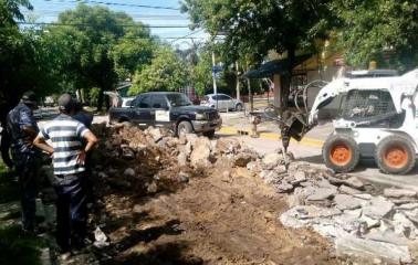 Realizan importantes trabajos de repavimentación en Puerto San Martín