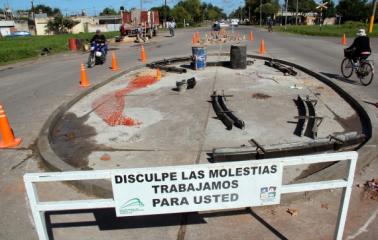 Construyen una rotonda para optimizar la circulación en la zona oeste