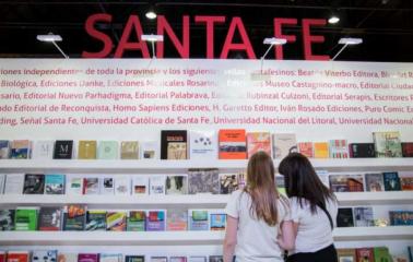 El stand de la provincia presente en la 8º Feria del Libro de San Lorenzo