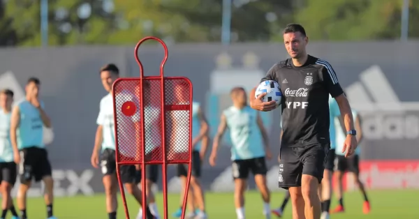 Scaloni volvió a estar al frente de la Selección y ensaya los cambios para mañana