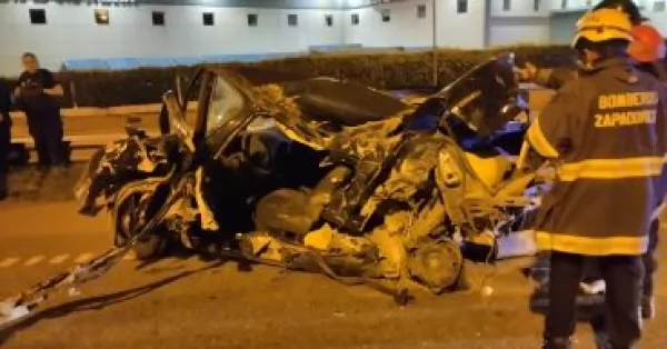 Impresionante choque entre un camión y un auto en Circunvalación dejó cuatro heridos graves