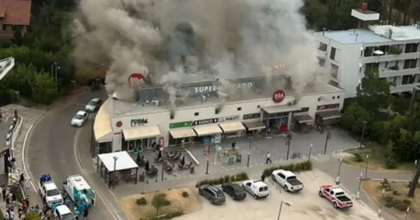 Se prendió fuego un supermercado en Pinamar 