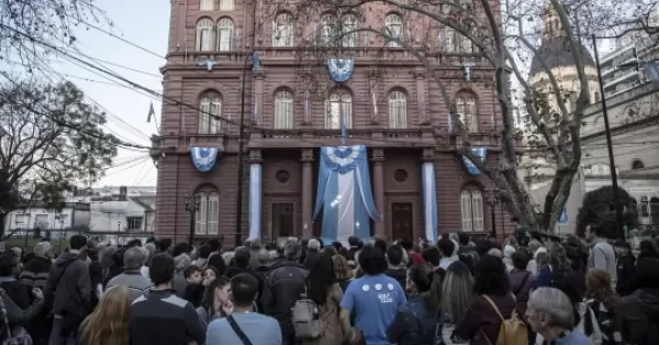 Más de 700 personas recorrieron el Palacio de los Leones en la visita guiada