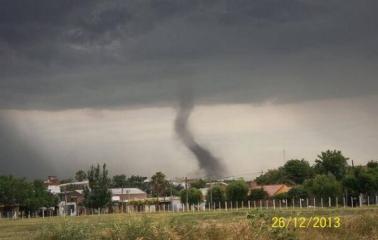 Un tornado sorprendió a San Lorenzo y generó temor en los vecinos 