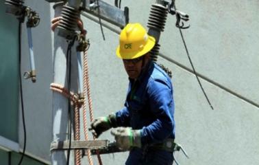 Dos hombres heridos tras electrocutarse mientras trabajaban