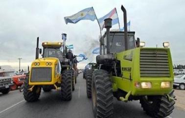 Tractorazo frente a Cargill.