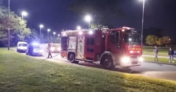 Otra vez, se incendió un vagón de los trenes estacionados frente al Parque Scalabrini Ortiz