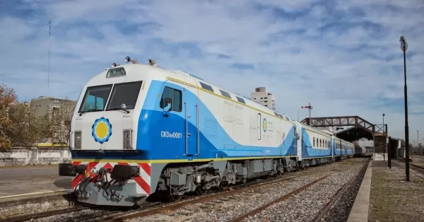 Las locomotoras del servicio Rosario – Cañada de Gómez están reemplazando otros ramales y esperan que el servicio pueda continuar