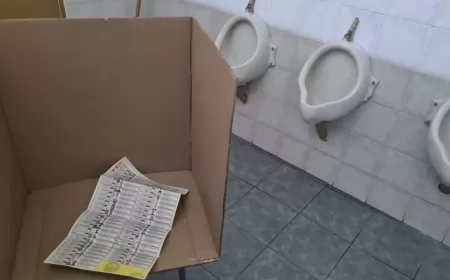 Rosario: una escuela usó el baño para poner el box de la boleta única