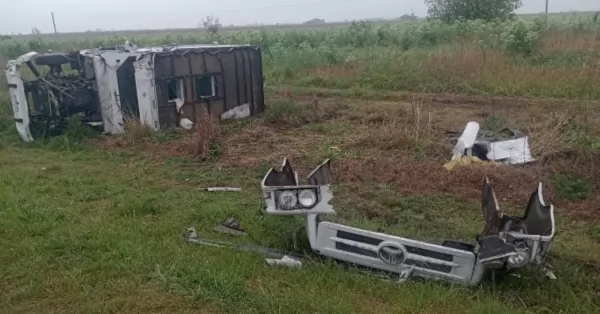 Un hombre murió tras el vuelco de un camión de caudales en Villa Mugueta