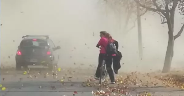 Fuertes ráfagas de viento en la región: recomendaciones para manejar con viento